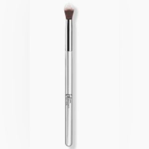 New It Blending crease brush. #105
